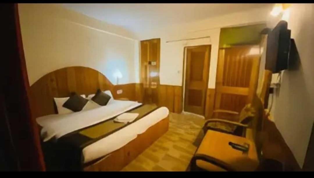 Hotel Hadimba Regency ! Free 4 Wheeler Parking ! Mountain View Rooms ! Near Mall Road Manali ภายนอก รูปภาพ