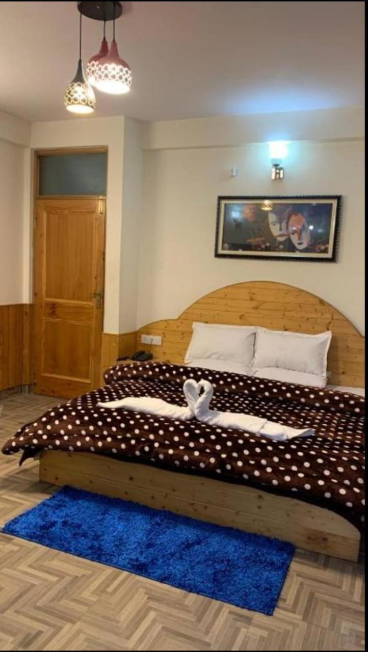 Hotel Hadimba Regency ! Free 4 Wheeler Parking ! Mountain View Rooms ! Near Mall Road Manali ภายนอก รูปภาพ